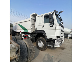 Kamion sa zatvorenim sandukom SINOTRUK HOWO: slika 2