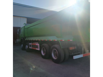 Kamion sa zatvorenim sandukom SINOTRUK HOWO: slika 3