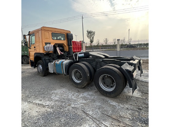 Tegljač SINOTRUK HOWO