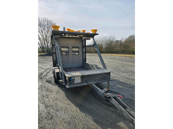 Prikolica Nissen Absperrtafel VZ 616 FAT Verkehrsleittafel Horizont Verkehrssicherungsanhänger Verkehrsleitanhänger Verkehrsleittafel Verkehrssicherung: slika 2