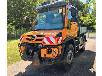 Kamion sa tovarnim sandukom UNIMOG