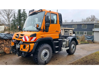 Kamion sa tovarnim sandukom UNIMOG