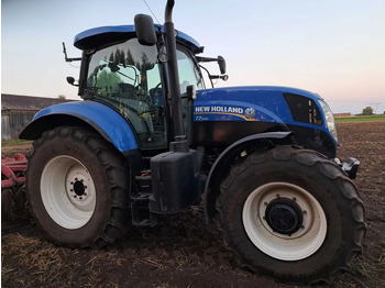 Traktor NEW HOLLAND T7.200