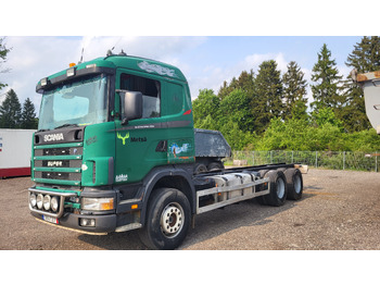 Kamion sa golom šasijom i zatvorenom kabinom SCANIA R124