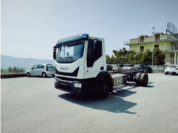 Kamion sa golom šasijom i zatvorenom kabinom IVECO EuroCargo