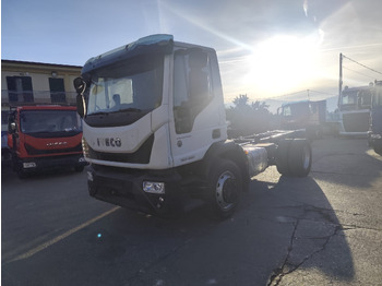 Kamion sa golom šasijom i zatvorenom kabinom IVECO EuroCargo
