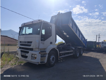 Kamion sa hidrauličnom kukom IVECO Stralis