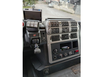 Kamion sa golom šasijom i zatvorenom kabinom IVECO STRALIS AD 260S31: slika 3