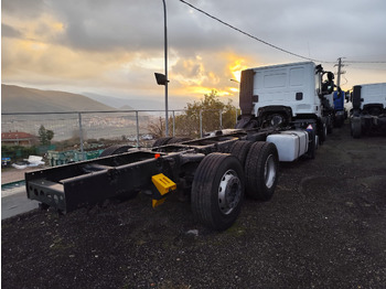 Kamion sa golom šasijom i zatvorenom kabinom IVECO STRALIS AD 260S31 XP: slika 2
