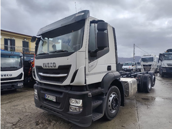 Kamion sa dizalicom IVECO Stralis
