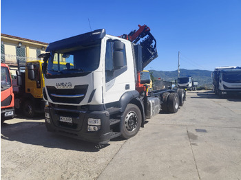 Kamion sa dizalicom IVECO Stralis