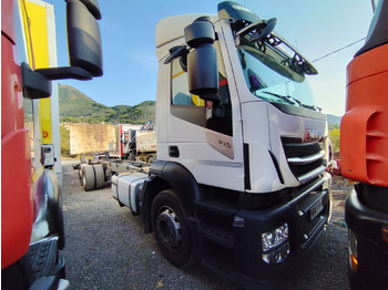 Kamion sa zatvorenim sandukom IVECO Stralis