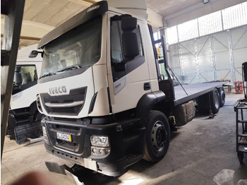 Kamion sa tovarnim sandukom IVECO Stralis