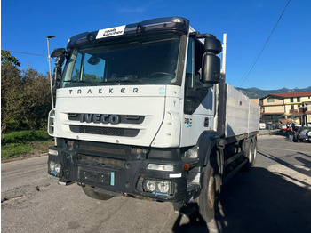Kamion sa tovarnim sandukom IVECO Trakker