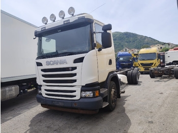 Kamion sa golom šasijom i zatvorenom kabinom SCANIA G 450