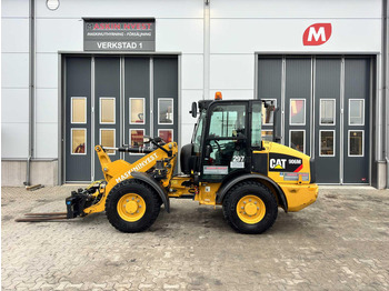 Utovarivač točkaš CATERPILLAR 906M