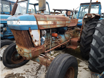 Traktor FORD