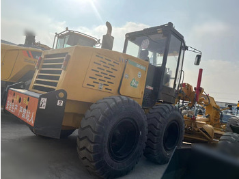 Grejder XCMG GR1803