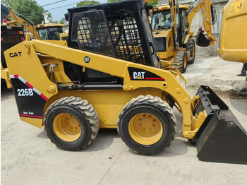 Mini utovarivač CATERPILLAR 226B