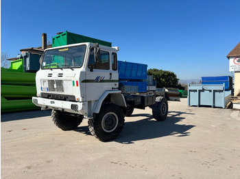 Kamion sa golom šasijom i zatvorenom kabinom IVECO