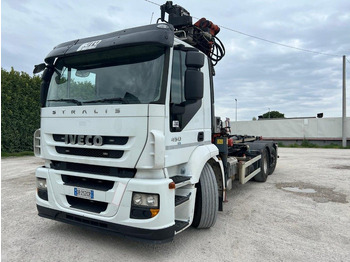 Kamion sa hidrauličnom kukom IVECO Stralis