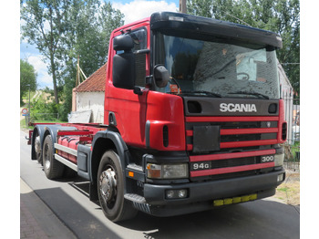 Kamion sa golom šasijom i zatvorenom kabinom SCANIA 94