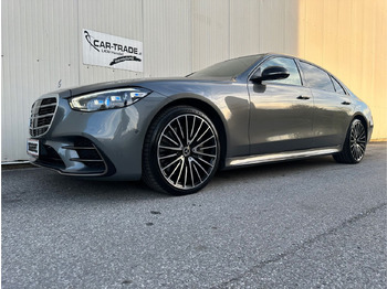 Limuzina MERCEDES-BENZ