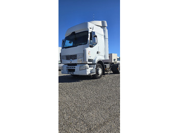 Tegljač RENAULT