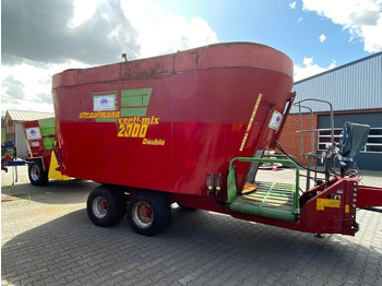 Prikolica za mešanje stočne hrane STRAUTMANN