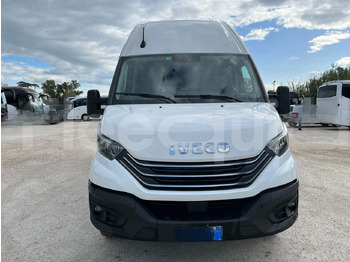 Prigradski autobus IVECO Daily