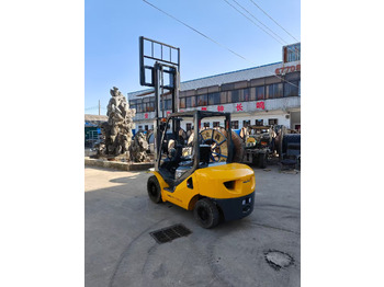 Dizel viljuškar KOMATSU
