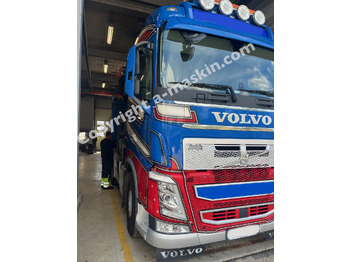 Kamion sa tovarnim sandukom VOLVO FH 540