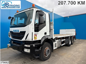 Kamion sa tovarnim sandukom IVECO Trakker