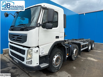 Kamion sa golom šasijom i zatvorenom kabinom VOLVO FM 410