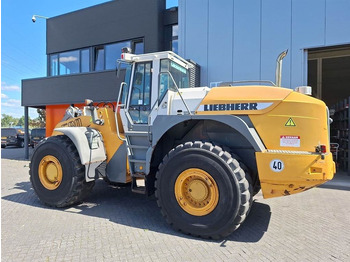Utovarivač točkaš LIEBHERR L 580