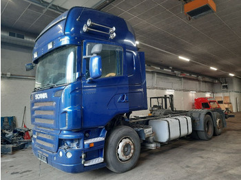 Kamion sa golom šasijom i zatvorenom kabinom SCANIA R 480