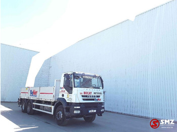 Kamion sa tovarnim sandukom IVECO Trakker