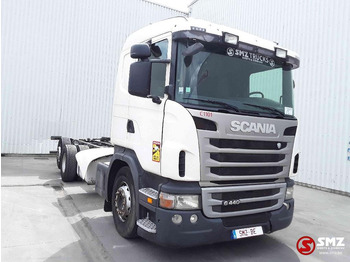 Kamion sa golom šasijom i zatvorenom kabinom SCANIA G 440