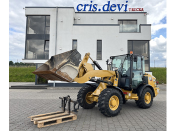Utovarivač točkaš CATERPILLAR 906M