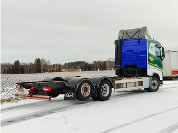 Kamion sa golom šasijom i zatvorenom kabinom Volvo FH 13: slika 4 Kamion sa golom šasijom i zatvorenom kabinom Volvo FH 13: slika 4