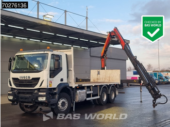 Kamion sa tovarnim sandukom IVECO Trakker