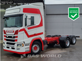 Kamion sa golom šasijom i zatvorenom kabinom SCANIA R 500