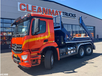 Kamion za utovaranje kontejnera MERCEDES-BENZ Arocs