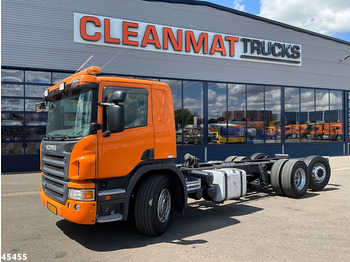 Kamion sa golom šasijom i zatvorenom kabinom SCANIA P 280