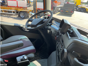 Interior photo 1: Kamion sa hidrauličnom kukom, Kamion sa dizalicom Volvo FM 420 8x2 Hiab 25 Tonmeter laadkraan Welvaarts laadkraan weegsysteem