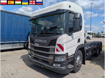 Kamion sa golom šasijom i zatvorenom kabinom SCANIA P 340