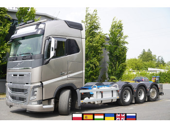 Kamion sa golom šasijom i zatvorenom kabinom VOLVO FH16 750