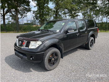 Pikap NISSAN Navara