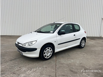 Automobil PEUGEOT