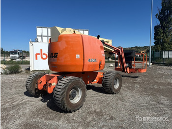 Zglobna platforma JLG